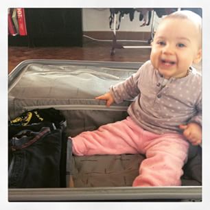Soit elle veut m'aider à faire la valise soit elle…